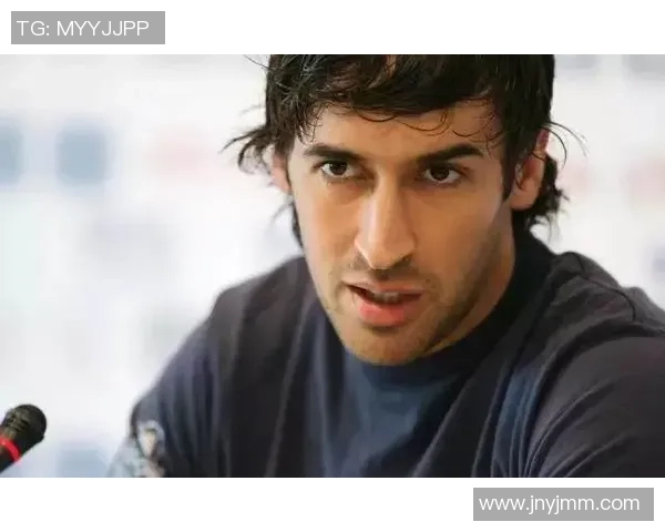 泰国足球颜值担当：帅气球星盘点