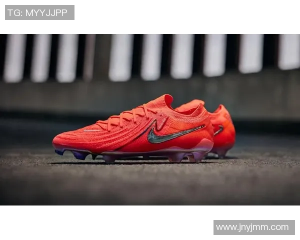 如何通过球迷文化和品牌营销来赚取足球明星签名球鞋的利润