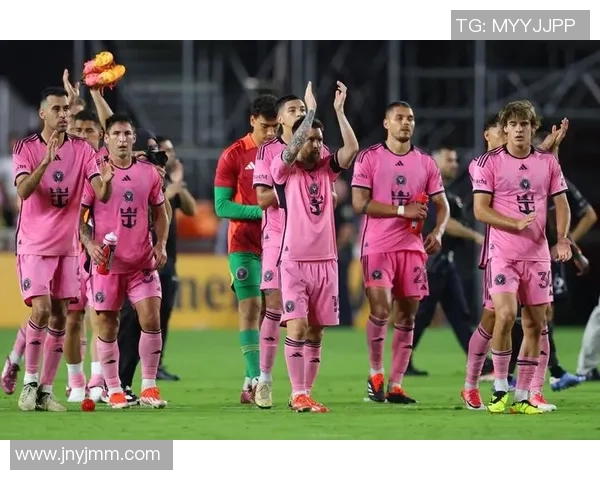 足球场上争议不断的人物盘点:那些因人品问题饱受非议的球星 足球场上争议不断的人物盘点:那些因人品问题饱受非议的球星